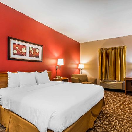 Quality Inn & Suites Chesterfield Village Springfield Exterior foto