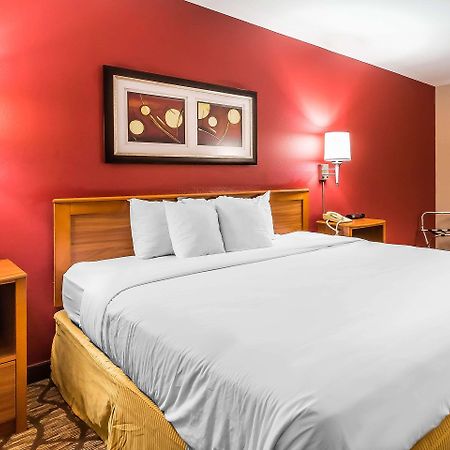 Quality Inn & Suites Chesterfield Village Springfield Exterior foto