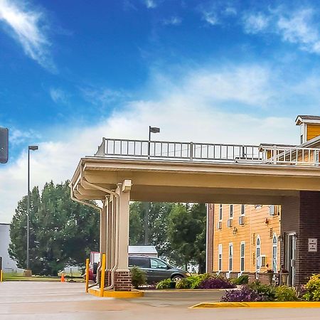 Quality Inn & Suites Chesterfield Village Springfield Exterior foto