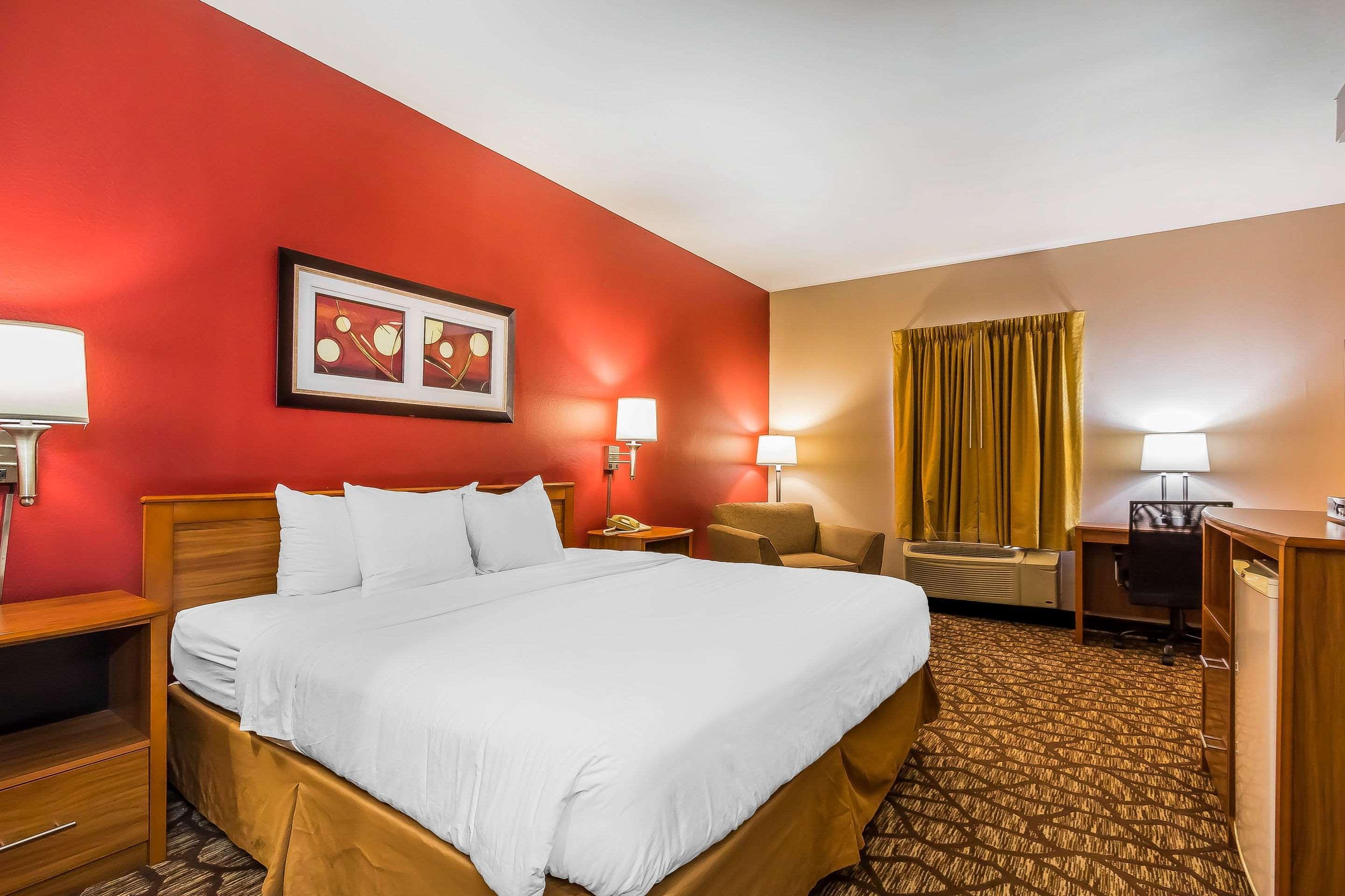 Quality Inn & Suites Chesterfield Village Springfield Exterior foto