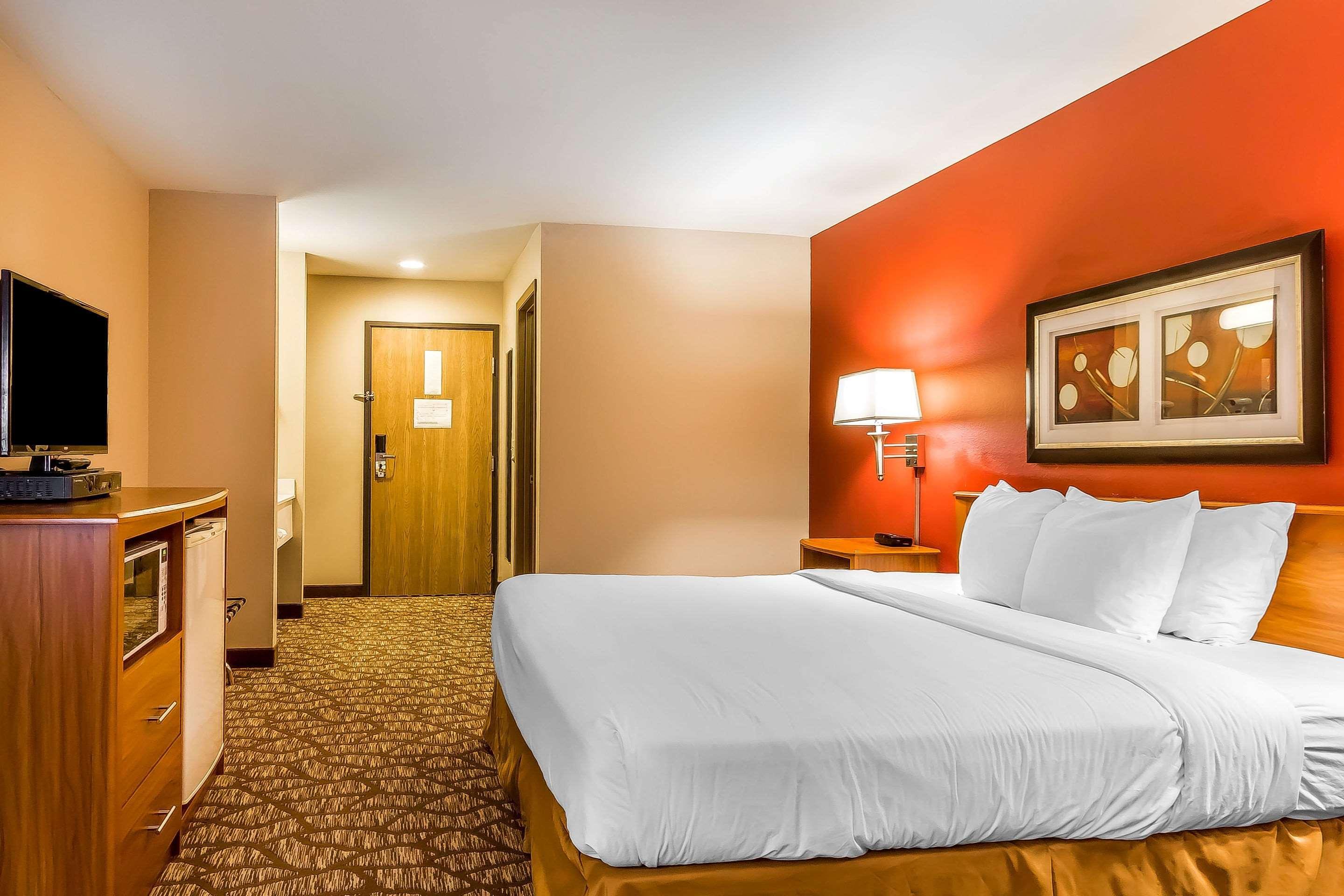 Quality Inn & Suites Chesterfield Village Springfield Exterior foto
