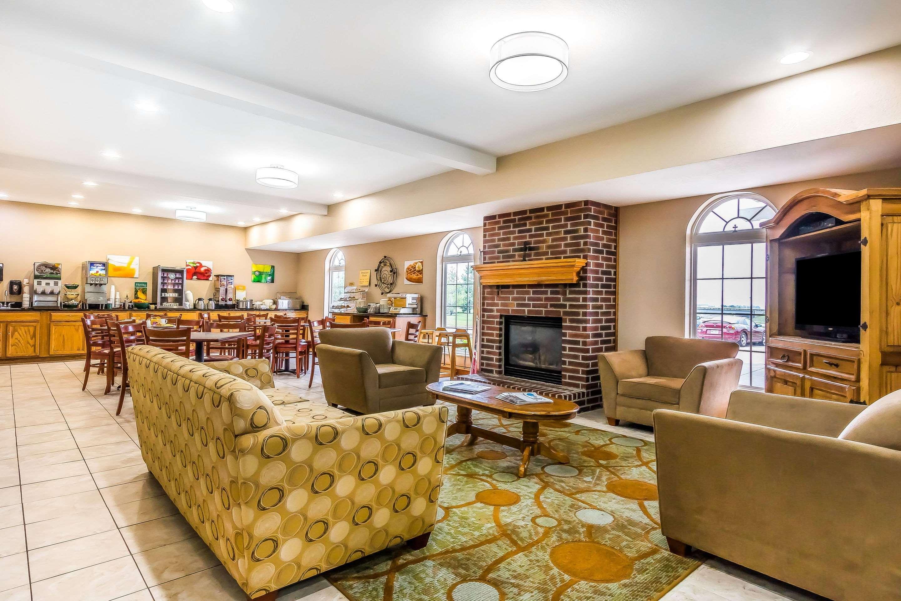 Quality Inn & Suites Chesterfield Village Springfield Exterior foto