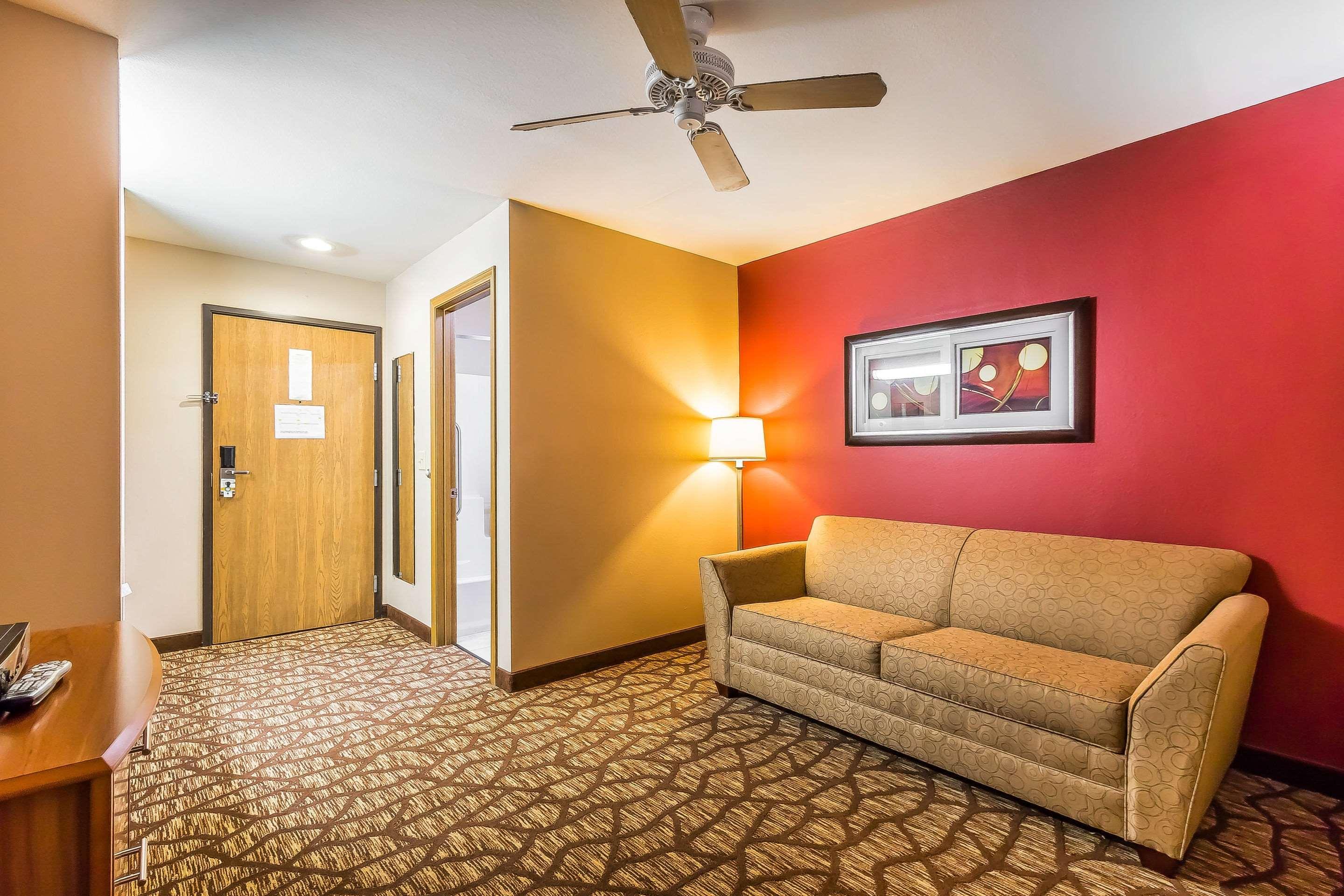 Quality Inn & Suites Chesterfield Village Springfield Exterior foto