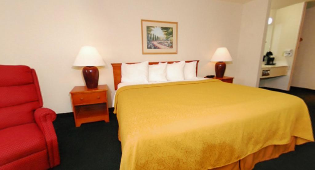 Quality Inn & Suites Chesterfield Village Springfield Exterior foto
