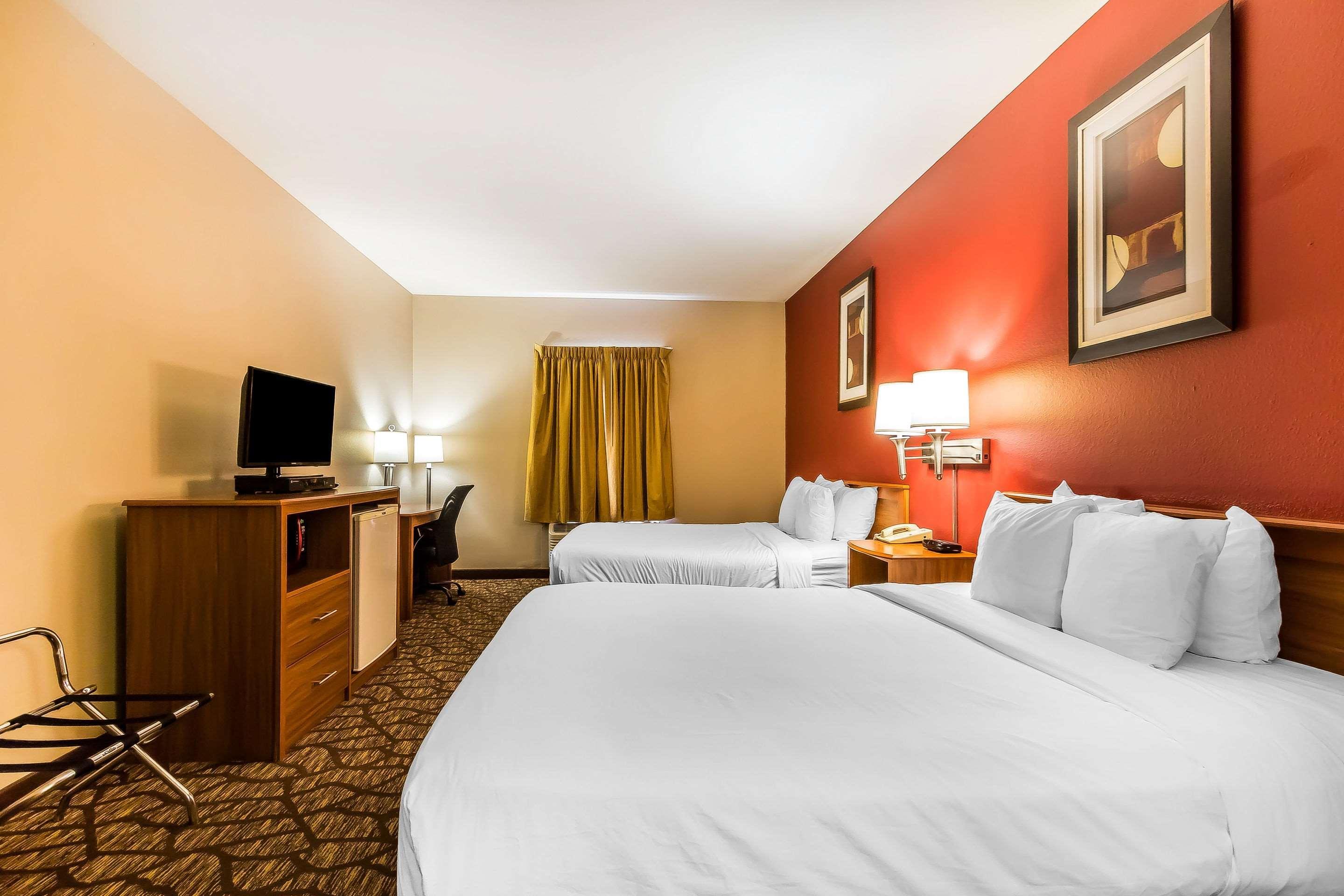 Quality Inn & Suites Chesterfield Village Springfield Exterior foto