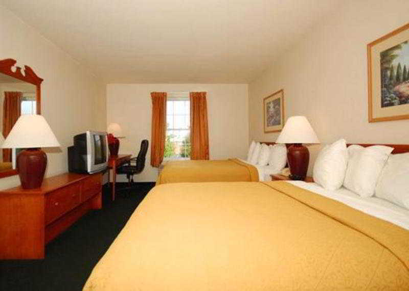 Quality Inn & Suites Chesterfield Village Springfield Exterior foto