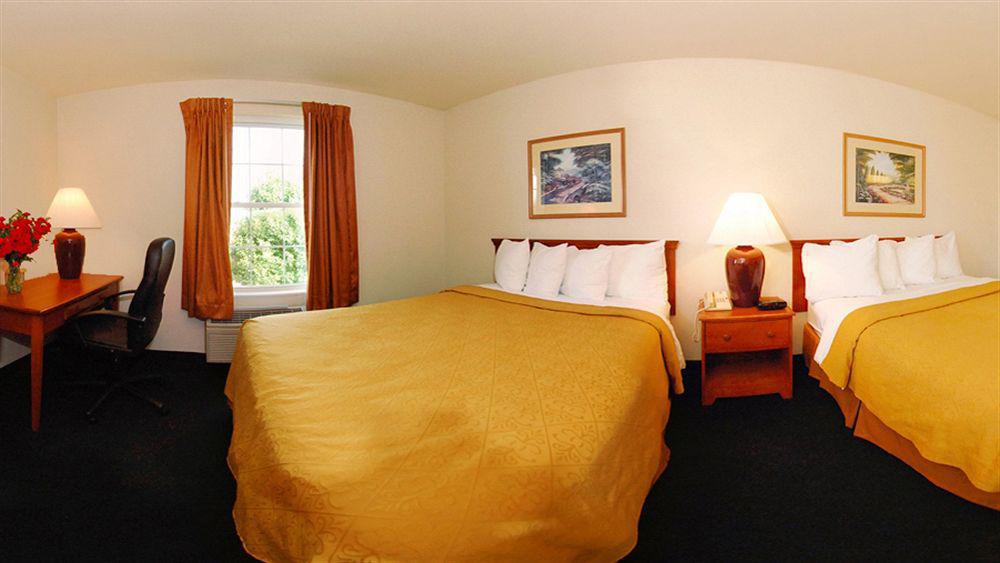 Quality Inn & Suites Chesterfield Village Springfield Exterior foto